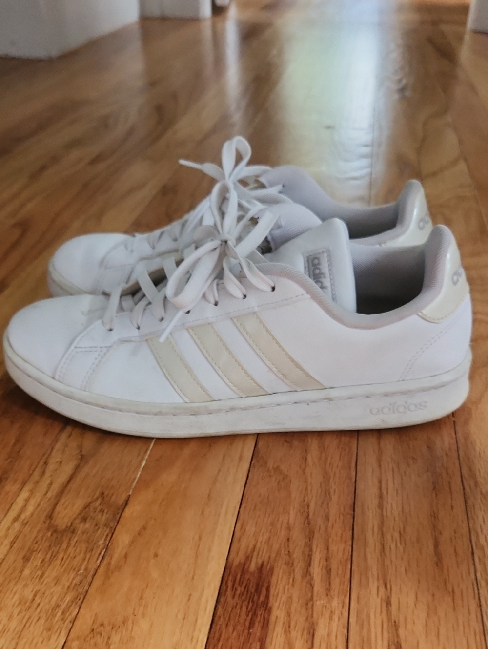 Adidas Court Shoes Women's Size 9.5